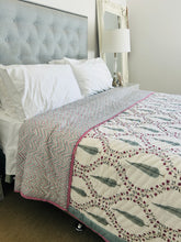Load image into Gallery viewer, Jahnvi Mughal Cotton Filled Quilt |Queen