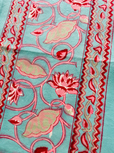 Amishi ~ Table Runner